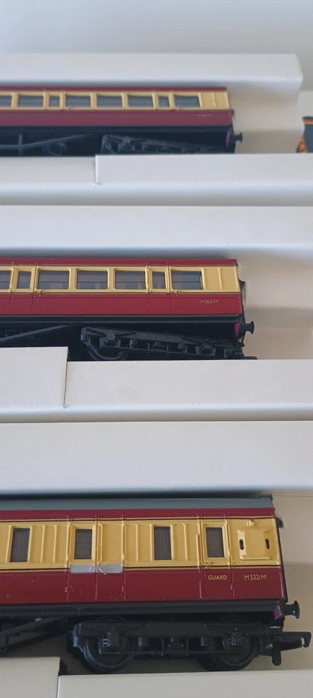 Mainline Rake Of 3 57Ft BR Cream/Crimson Corridor Coach 37-111 X2 & 37-112 Boxed