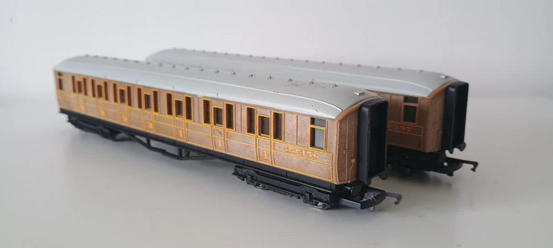 Hornby Rake of 2 LNER Teak Coaches Metal Wheels OO gauge Playworn Condition