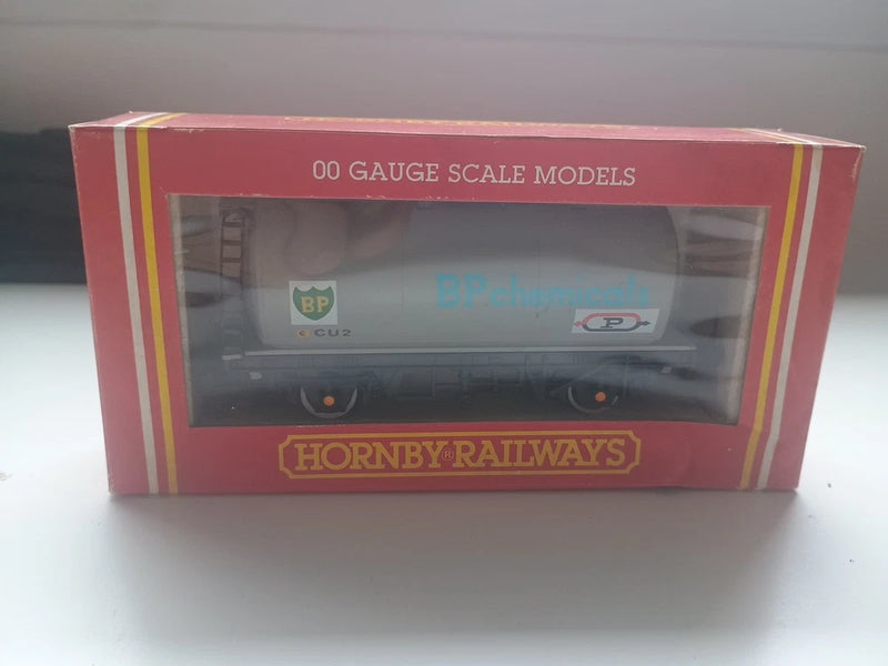 Hornby R218 BP Chemicals Tank Wagon Boxed OO Gauge