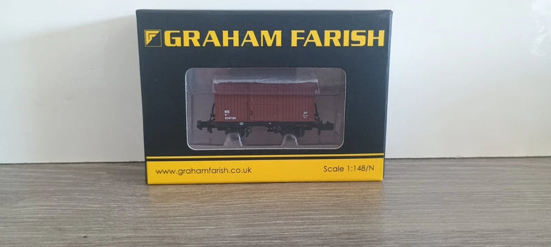 Graham Farish 377-975A  12 T Eastern Ventilated Van LNER Oxide N gauge Boxed