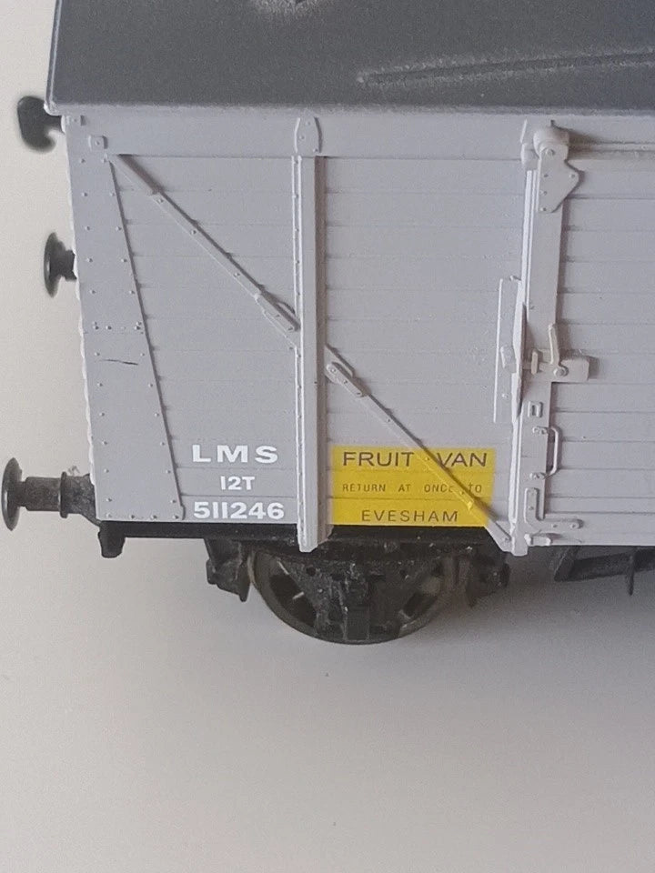 Dapol B527 Rake Or 2 x LMS 12 ton Vent Fruit Wagons No. 511246 Unboxed.