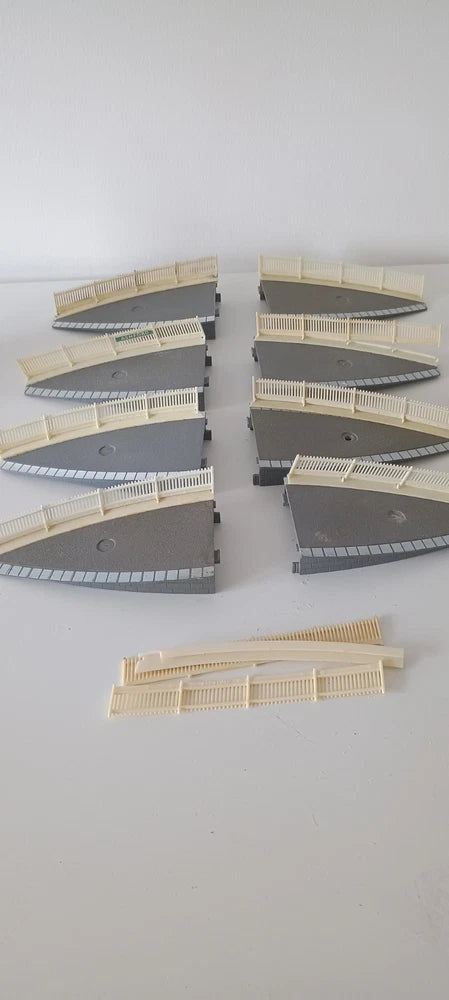 Hornby R464 8 X Platform Ramps And Fencing OO Gauge, Unboxed.