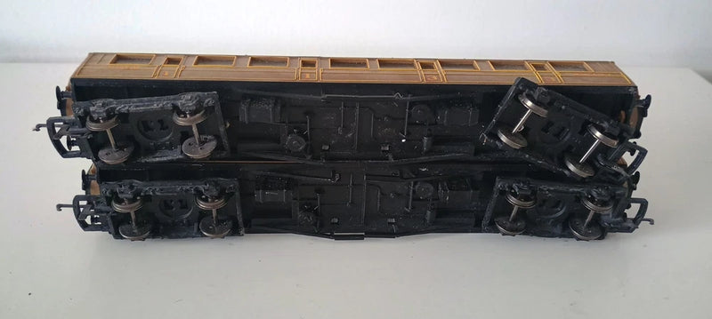 Hornby Rake of 2 LNER Teak Coaches Metal Wheels OO gauge Playworn Condition
