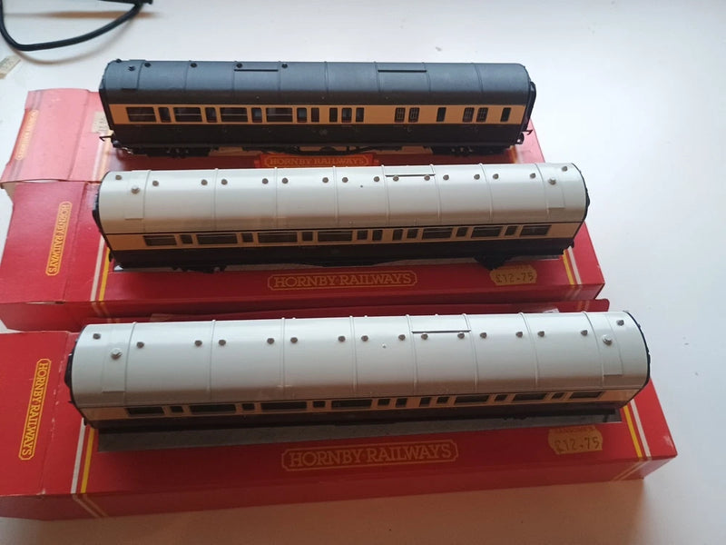 Hornby Rake Of 3 GWR Composite Coaches Chocolate/Cream 2 x R456 & 1 x R457 Brake