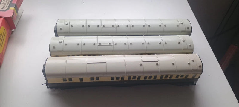Hornby Rake Of 3 GWR Composite Coaches Chocolate/Cream  R456, R457 & R429