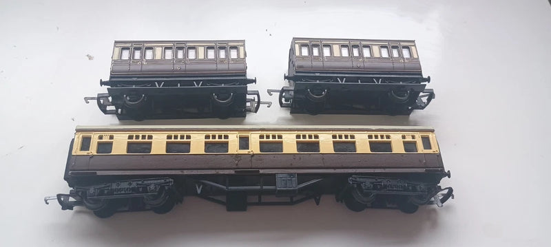 Hornby  Rake Of 3 Mixed Unboxed G.W.R. Coaches Inc 2 X R446 4 Wheel Coaches