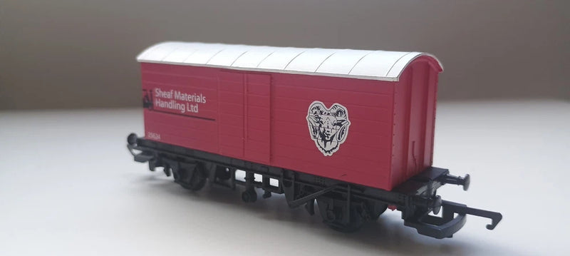 Hornby R6474 LWB Box Van Sheaf Materials Ltd '25624' OO Gauge Unboxed