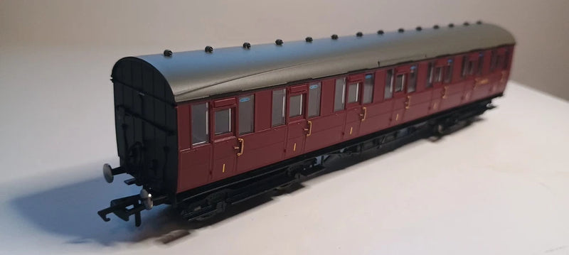 Hornby R4648 BR Gresley Suburban 1st Class Coach 'E81035E' BR Maroon Livery