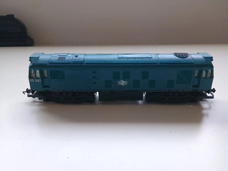 Hornby R068 Class 25 Diesel Locomotive No. 25247 British Rail Blue Livery OO