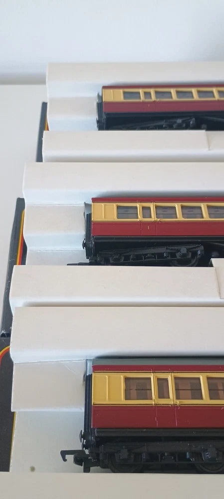 Mainline Rake Of 3 57Ft BR Cream/Crimson Corridor Coach 37-111 X2 & 37-112 Boxed