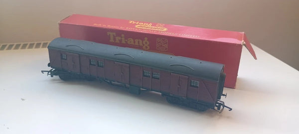 Triang OO Gauge, R225 Maroon Utility Van No S2357S, Box with Missing Flap