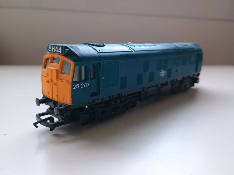 Hornby R068 Class 25 Diesel Locomotive No. 25247 British Rail Blue Livery OO