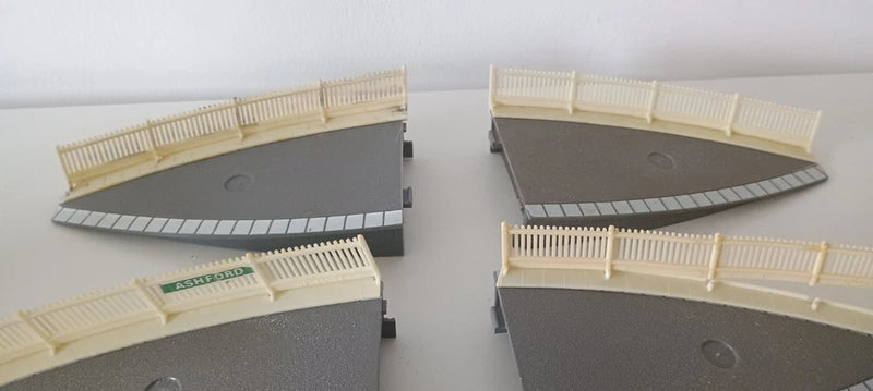 Hornby R464 8 X Platform Ramps And Fencing OO Gauge, Unboxed.