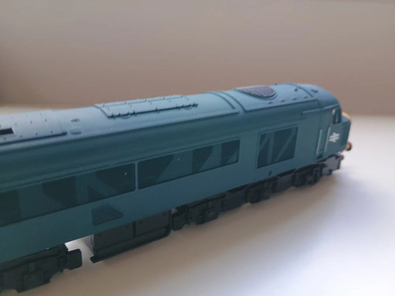 Bachmann 31-075 Class 46 Peak Diesel 46026 Leicestershire & Derbyshire Yeomanry