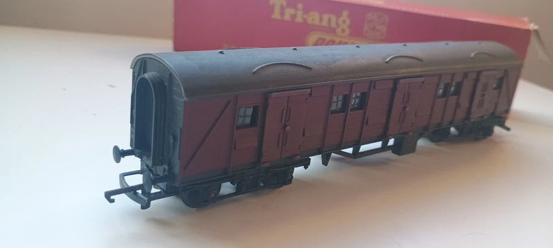 Triang OO Gauge, R225 Maroon Utility Van No S2357S, Box with Missing Flap