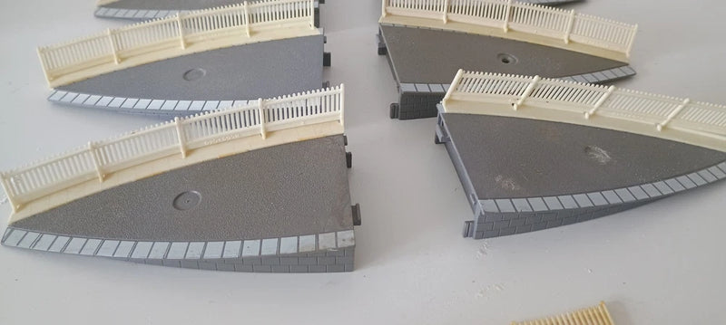 Hornby R464 8 X Platform Ramps And Fencing OO Gauge, Unboxed.