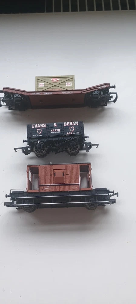 Hornby Rake Of 2 Mixed Wagons and A Brake Van Unboxed OO Gauge Lowmac