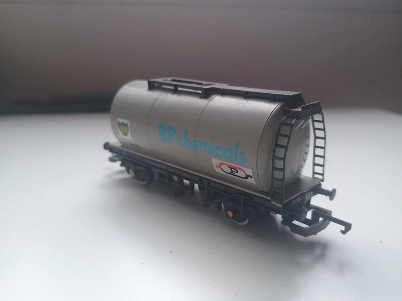 Hornby R218 BP Chemicals Tank Wagon Boxed OO Gauge