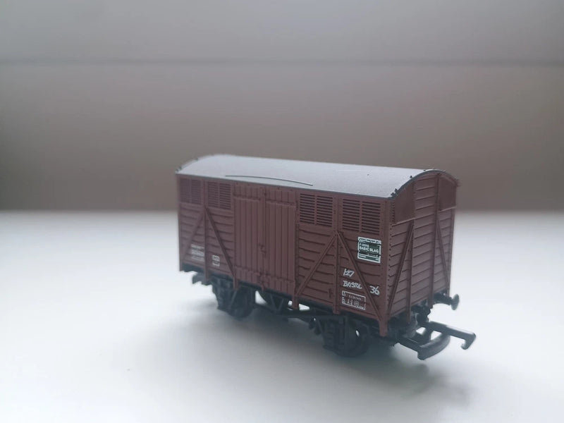 Bachmann 33-201 12 Ton Fruit Van BR Brown New & Boxed OO Gauge.