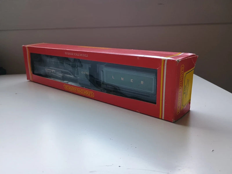 Hornby Railways R042 LNER 4-6-2 Locomotive Royal Lancer No. 4476 Boxed