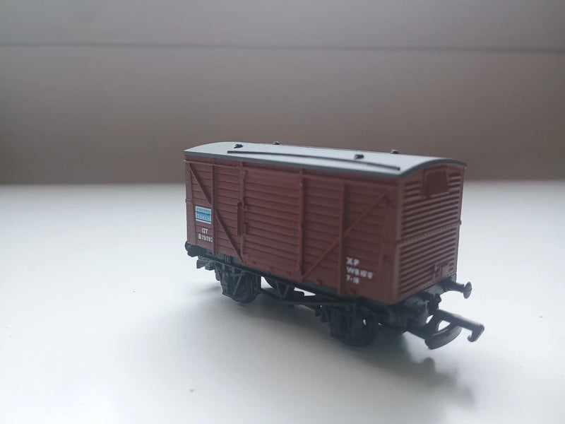 Bachmann 33-637 12 Ton Planked Ventilated Van BR Brown New & Boxed OO Gauge.