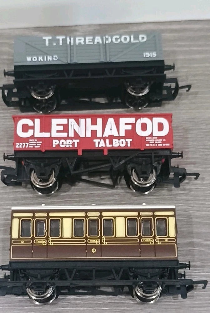 Hornby Rake Of 2 Open Wagons and a Four Wheel Coach GWR From a Set Unboxed OO