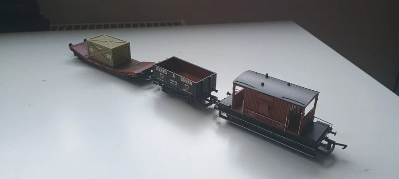 Hornby Rake Of 2 Mixed Wagons and A Brake Van Unboxed OO Gauge Lowmac