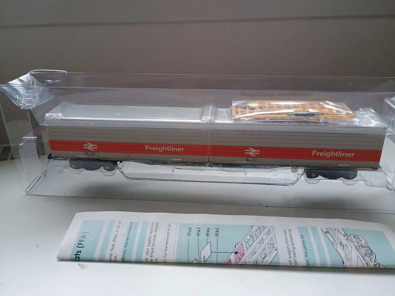 Bachmann 38-626 BR Blue Pre-TOPS FFA Freightliner car with 2x ISO Containers MIB