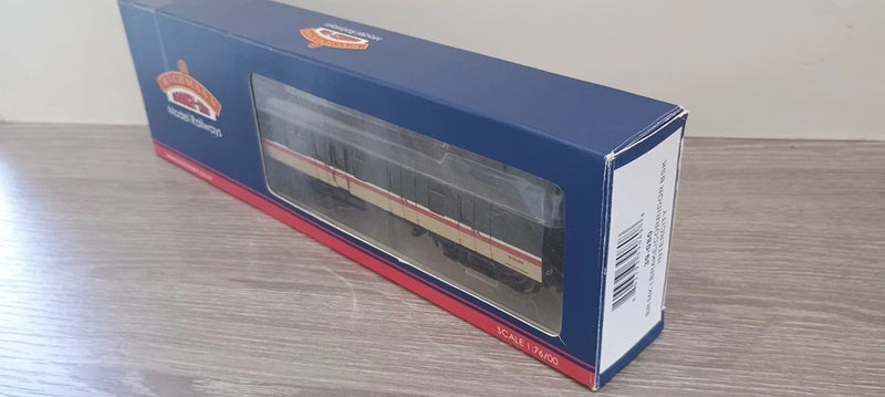 Bachmann 39-080 BR Intercity Livery Mk1 Brake Corridor BSK Coach M 35465 Boxed