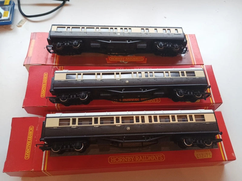 Hornby Rake Of 3 GWR Composite Coaches Chocolate/Cream 2 x R456 & 1 x R457 Brake