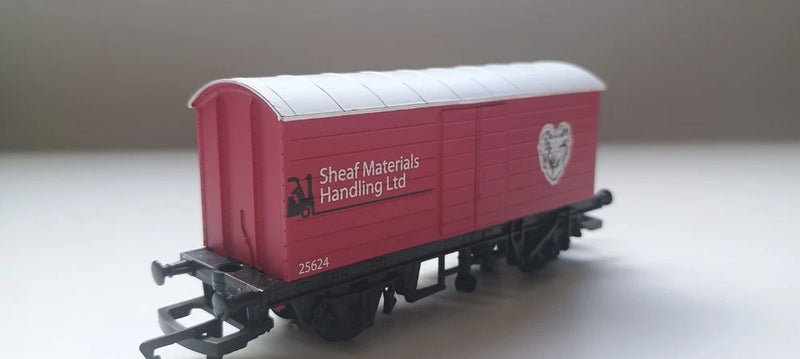 Hornby R6474 LWB Box Van Sheaf Materials Ltd '25624' OO Gauge Unboxed