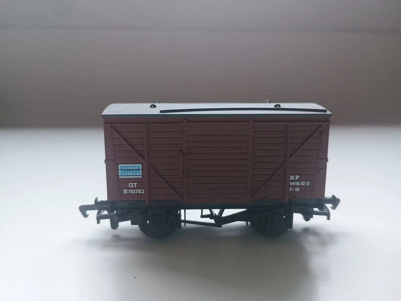 Bachmann 33-637 12 Ton Planked Ventilated Van BR Brown New & Boxed OO Gauge.