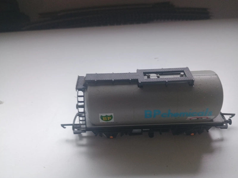 Hornby R218 BP Chemicals Tank Wagon Boxed OO Gauge