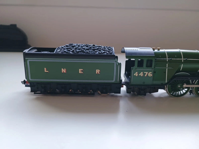 Hornby Railways R042 LNER 4-6-2 Locomotive Royal Lancer No. 4476 Boxed